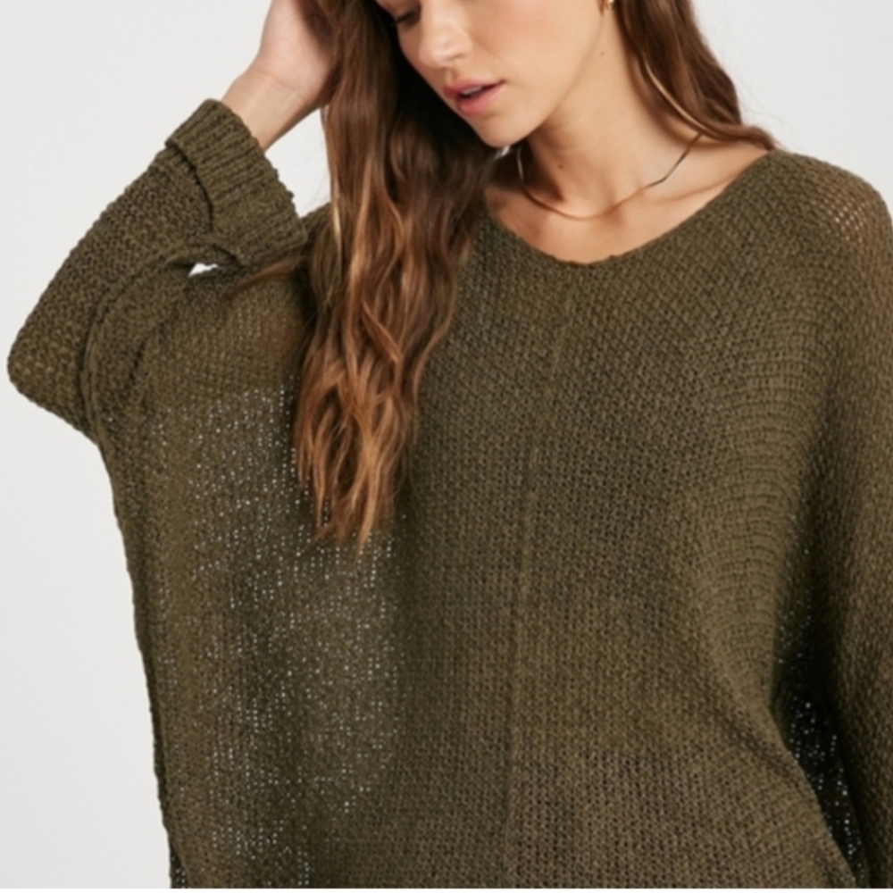 EUC✨ WISHLIST green open-knit oversized M/L v-neck sweater